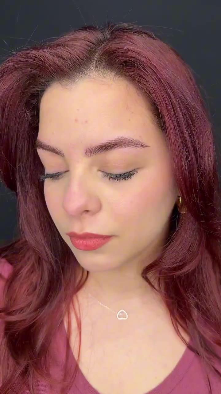 Detalle de cejas realizado en BRŌW